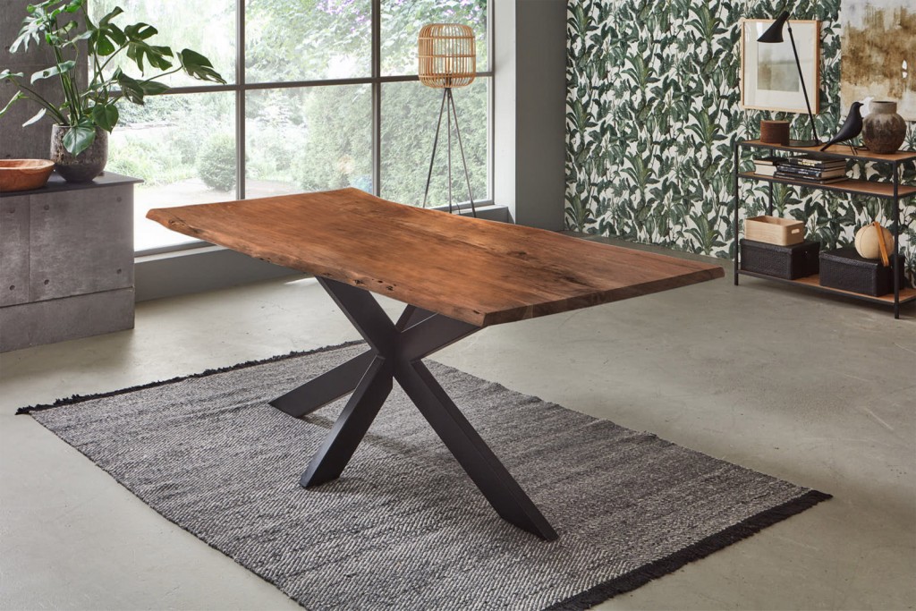 Esstisch Baumkante Akazie nussbaumfarben 160 x 85 cm Spider-Gestell schwarz TABEA